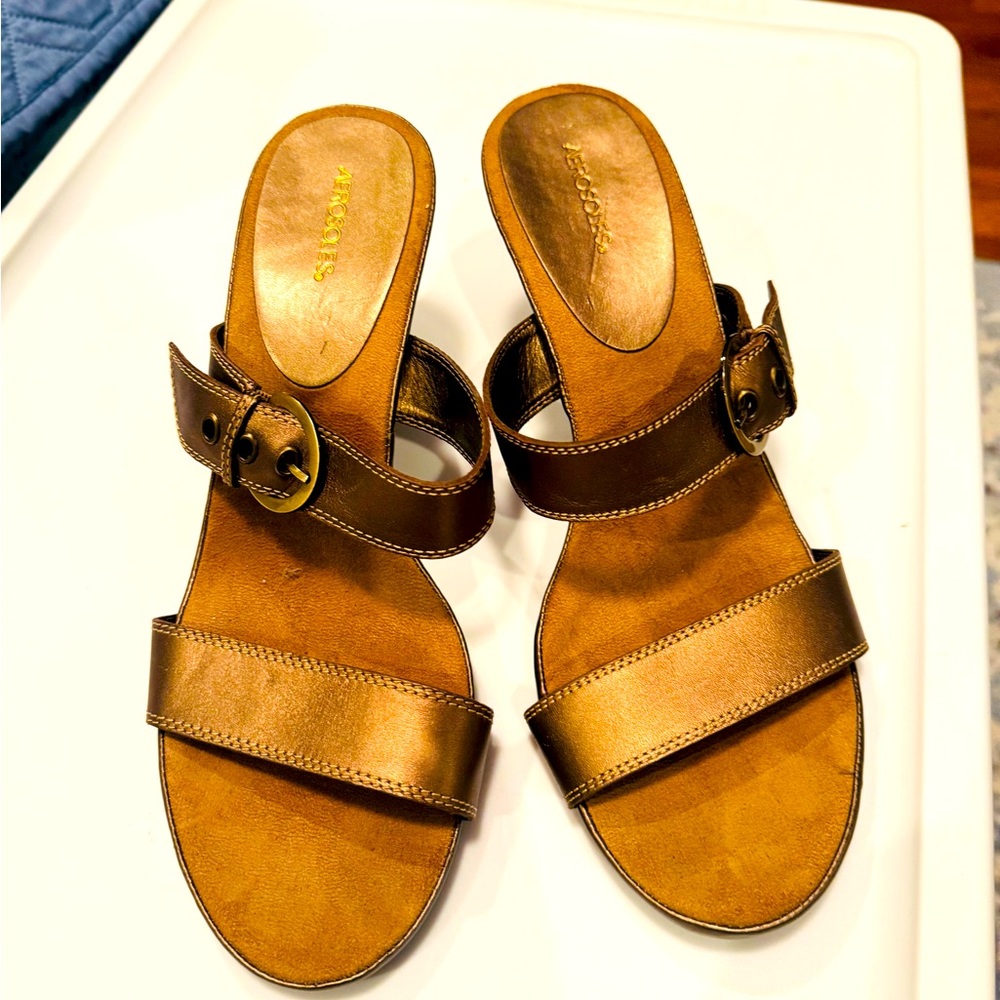 Women’s aerosol copper colored size 11 2 1/2 inch sandal